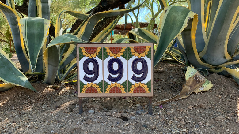 Sign with the numbers 999