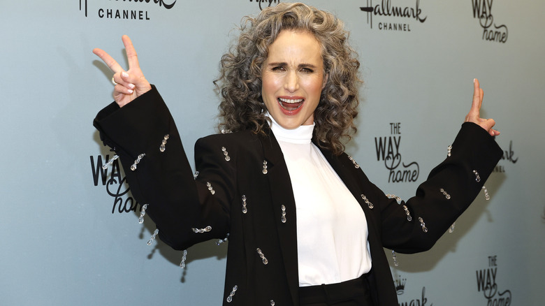 Andie Macdowell peace sign