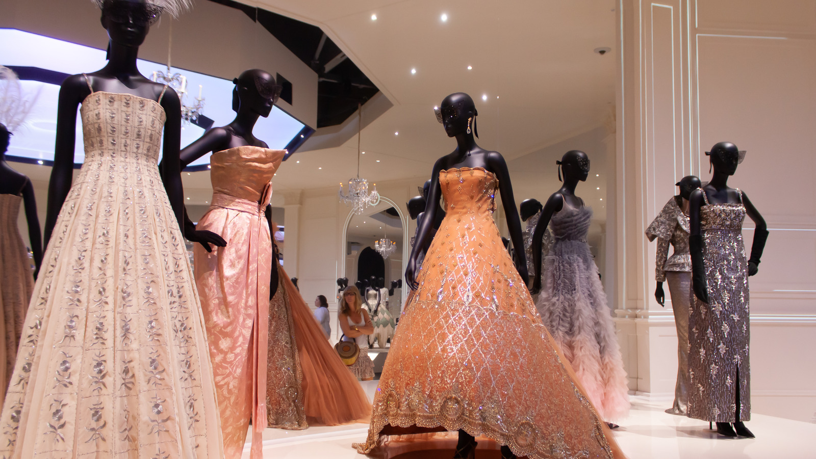 Haute Couture Fashion: Types, Characteristics and Brands