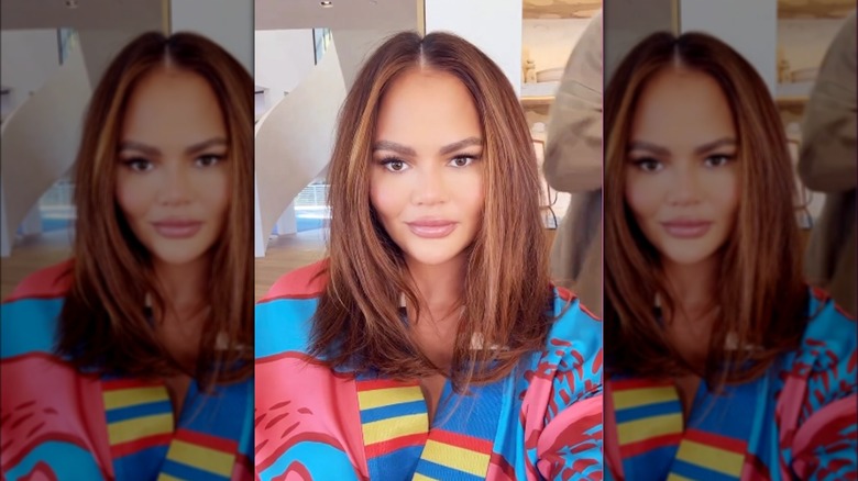 Chrissy Teigen with stretched lob hairstyle