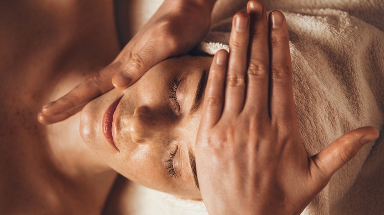 Lymphatic massage in facial