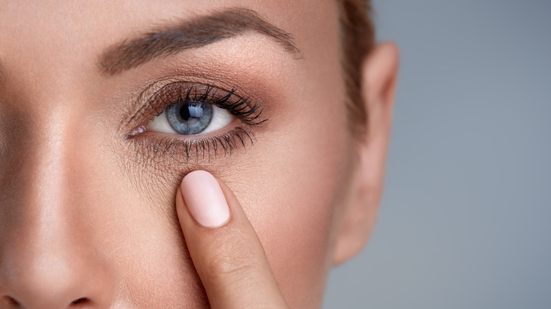 woman pointing to her eye