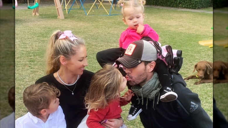 Anna Kournikova and Enrique Iglesias with their children