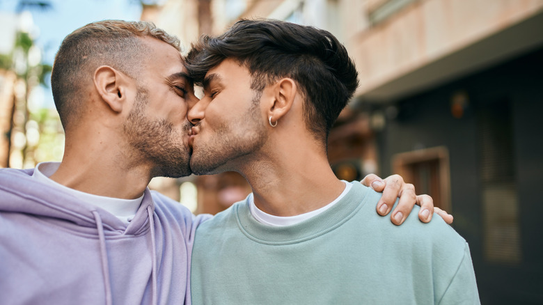 couple kissing in public