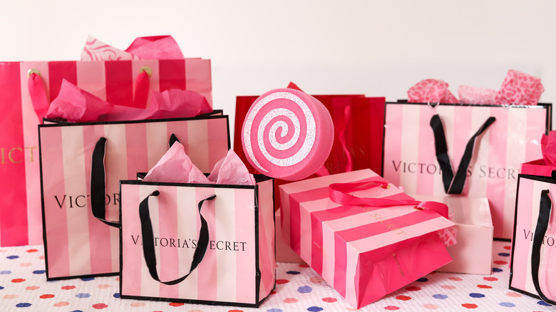 Tableau of Victoria's Secret shopping bags