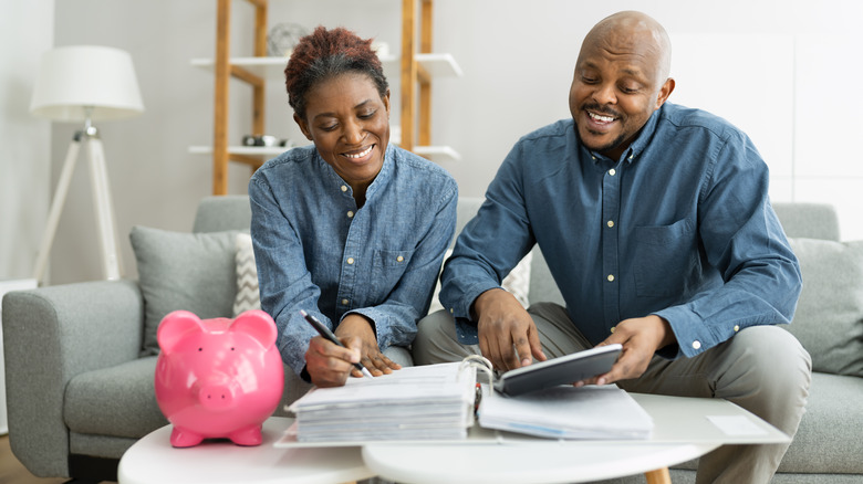 couple making budget