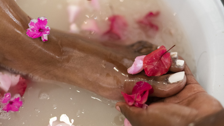 Person getting a jelly pedicure