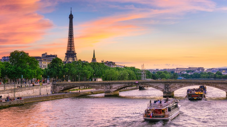 Evening view of Eiffel Tower, Seine River