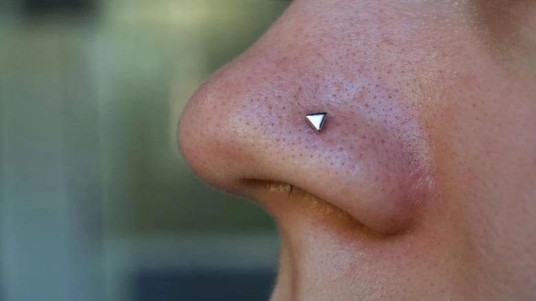 White gold triangle nose stud