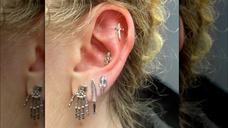 Occult earring grouping in white gold 