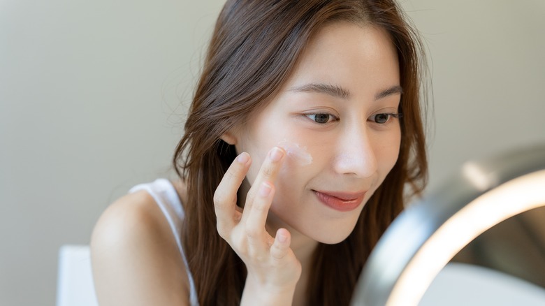 Woman with sheer makeup on