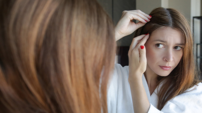 Spotting gray hair