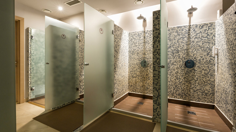 Spa shower stalls