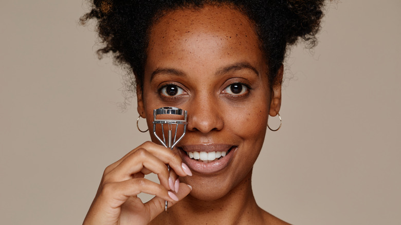  woman with eyelash curler