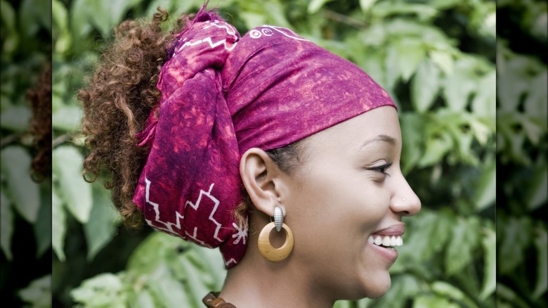 woman wearing pink kerchief