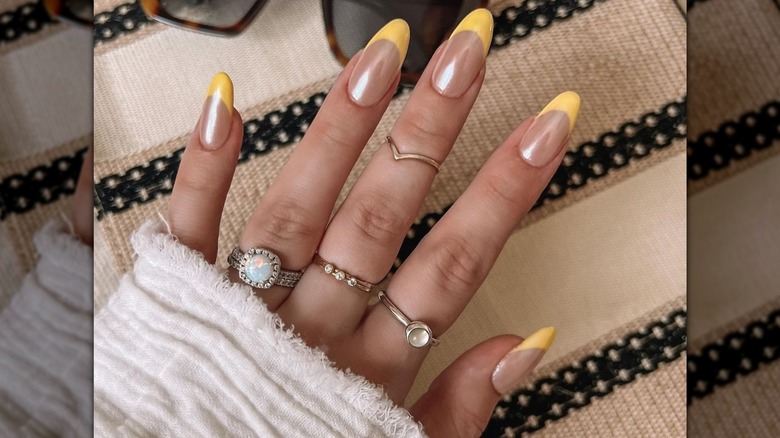 Chrome yellow nail tips