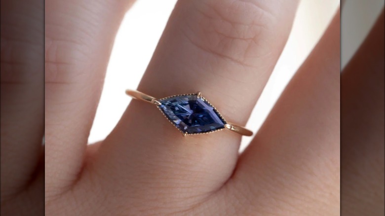 Sapphire and yellow gold band