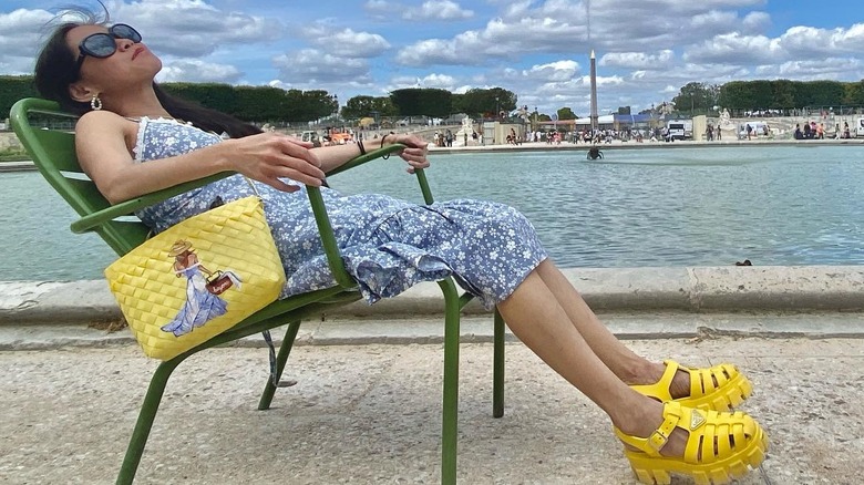 Blue dress and yellow accessories