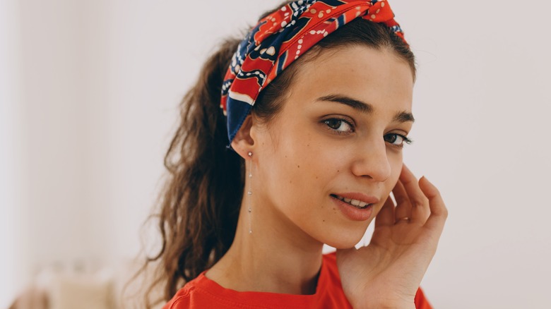 Woman wearing headband and ponytail