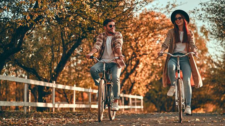 couple bike riding