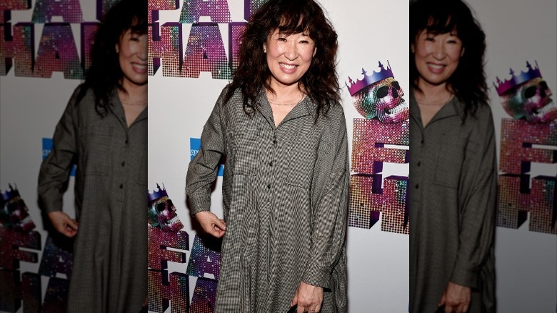 Sandra Oh in oversized casual gray dress