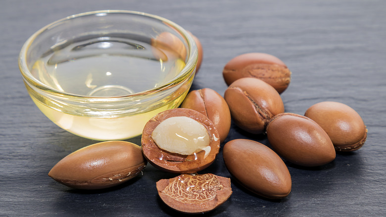 argan oil and argan kernels