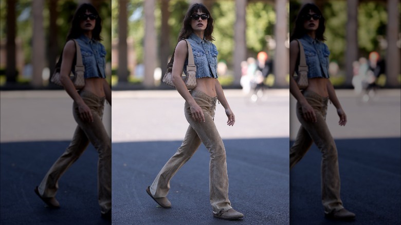 Lea Naumann in beige, denim, Birkenstocks