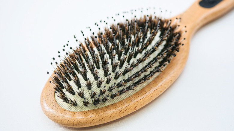 A mixed bristle hairbrush