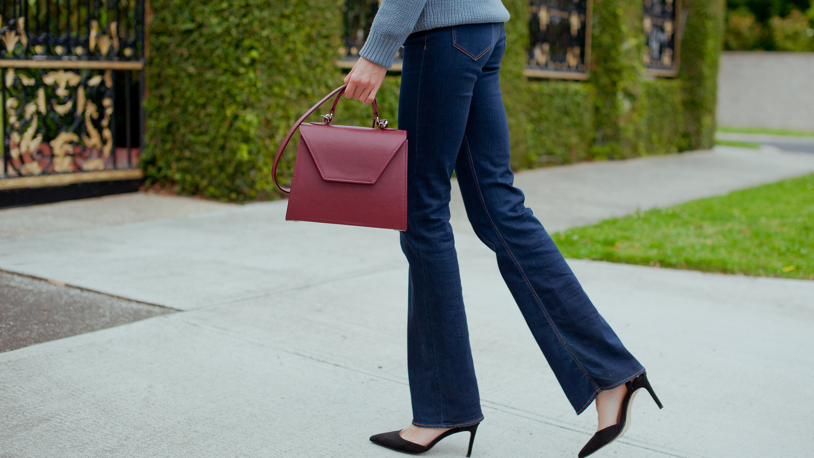 What to Wear With Flare Jeans : The Complete Outfit Guide - Daily Sweetness