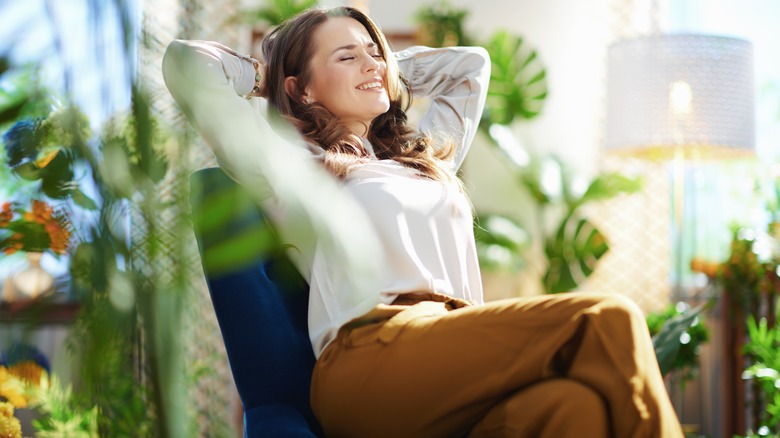 woman smiling easy sitting position