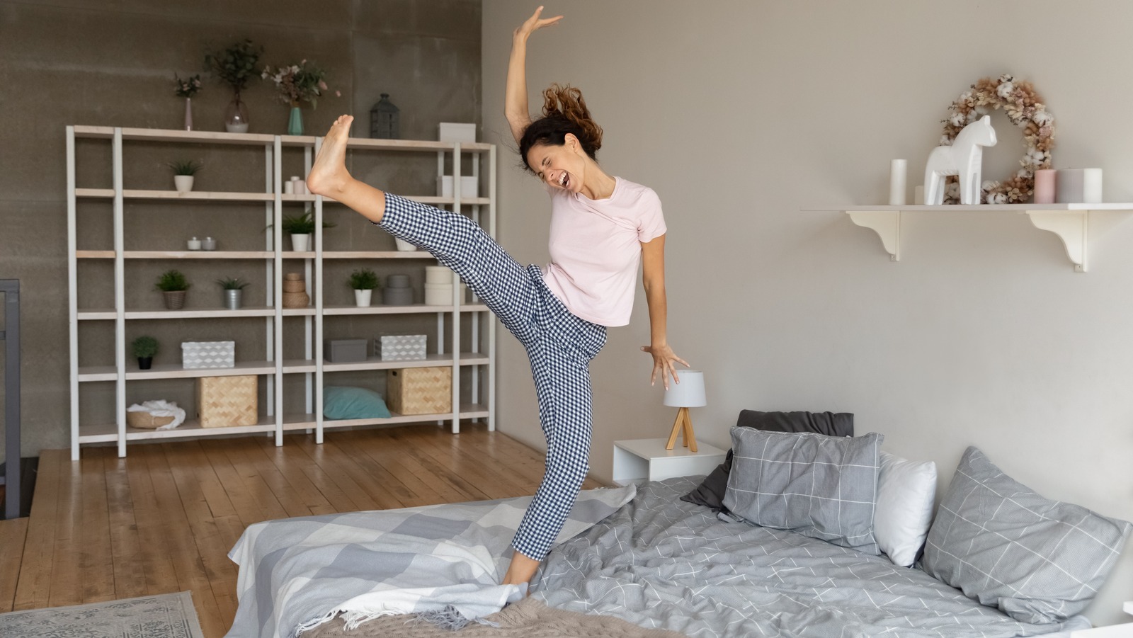  Zoomies Why Adults Get Late Night Bursts Of Energy Just Like Dogs